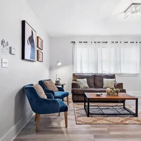 Modern 2Br Retreat In The Heart Of Lakewood